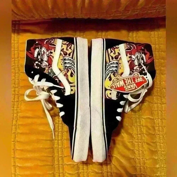 NWT Vans Sk8-Hi Santa Flame Christmas Skateboarding Shoe Women’s 8, Men’s 6.5 - Picture 4 of 8